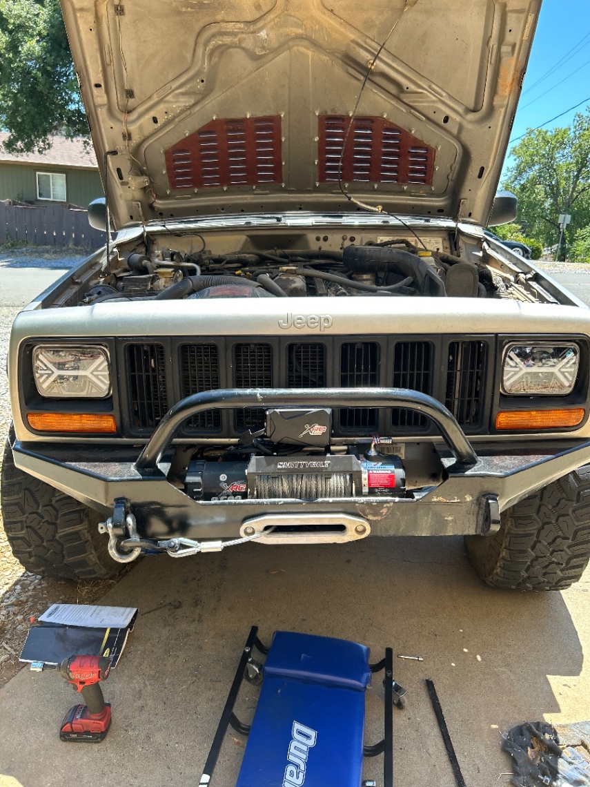 Silverstone XJ, a tan 2000 Jeep Cherokee on 33-inch tires with a 3.5-inch lift, photo 29 of 42