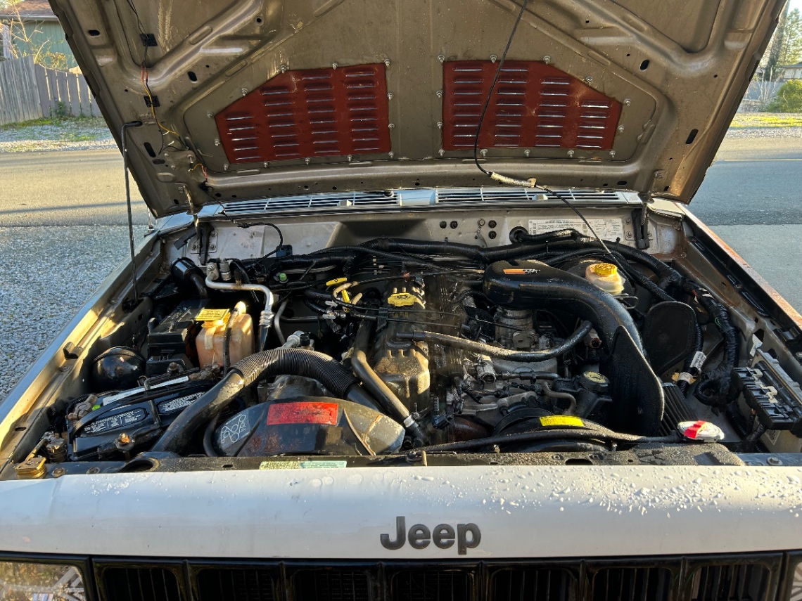 Silverstone XJ, a tan 2000 Jeep Cherokee on 33-inch tires with a 3.5-inch lift, photo 37 of 42