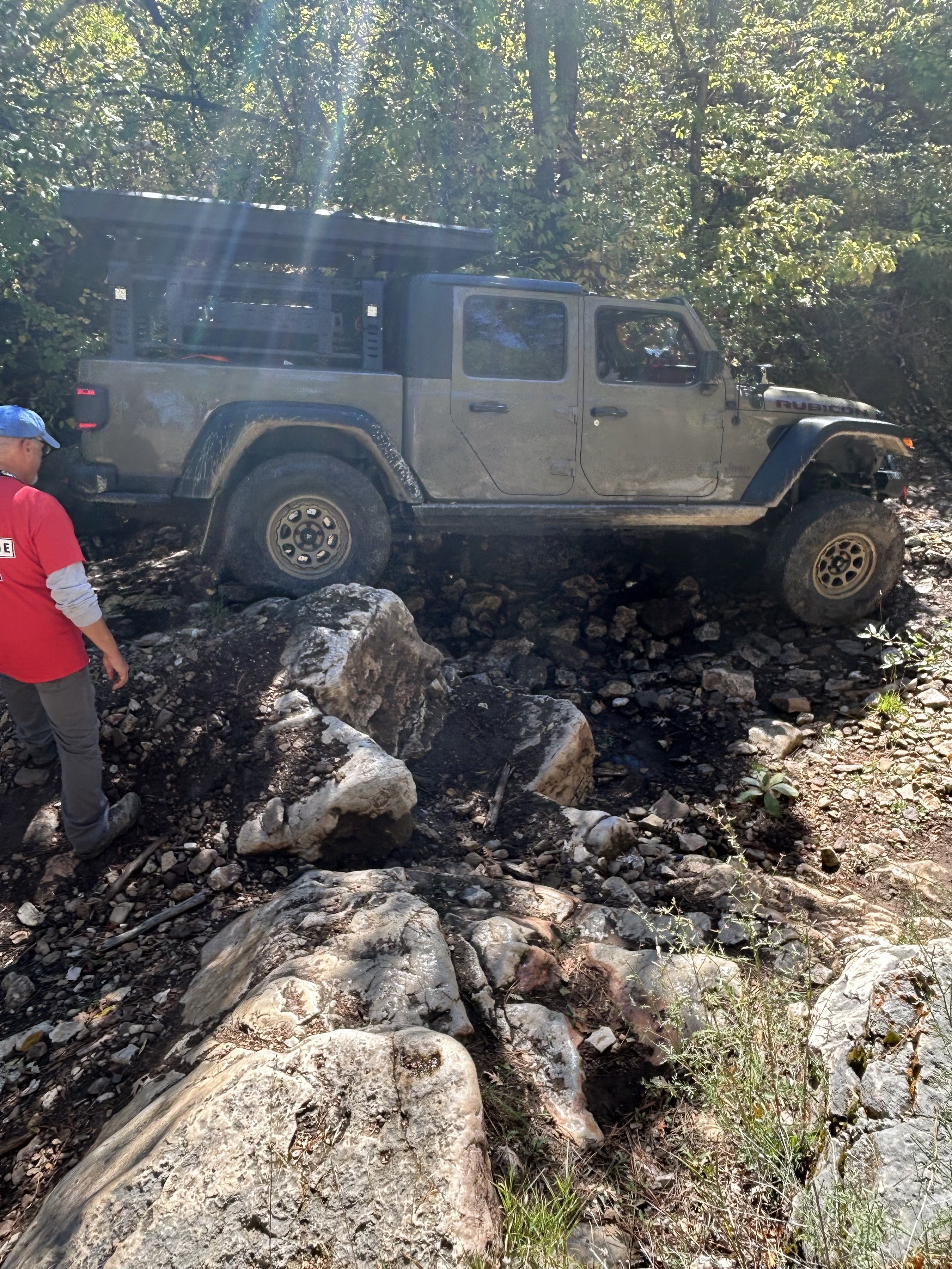 SD Wayfinder, a tan 2020 Jeep Gladiator on 37-inch tires with a 2.5-inch lift, photo 16 of 21