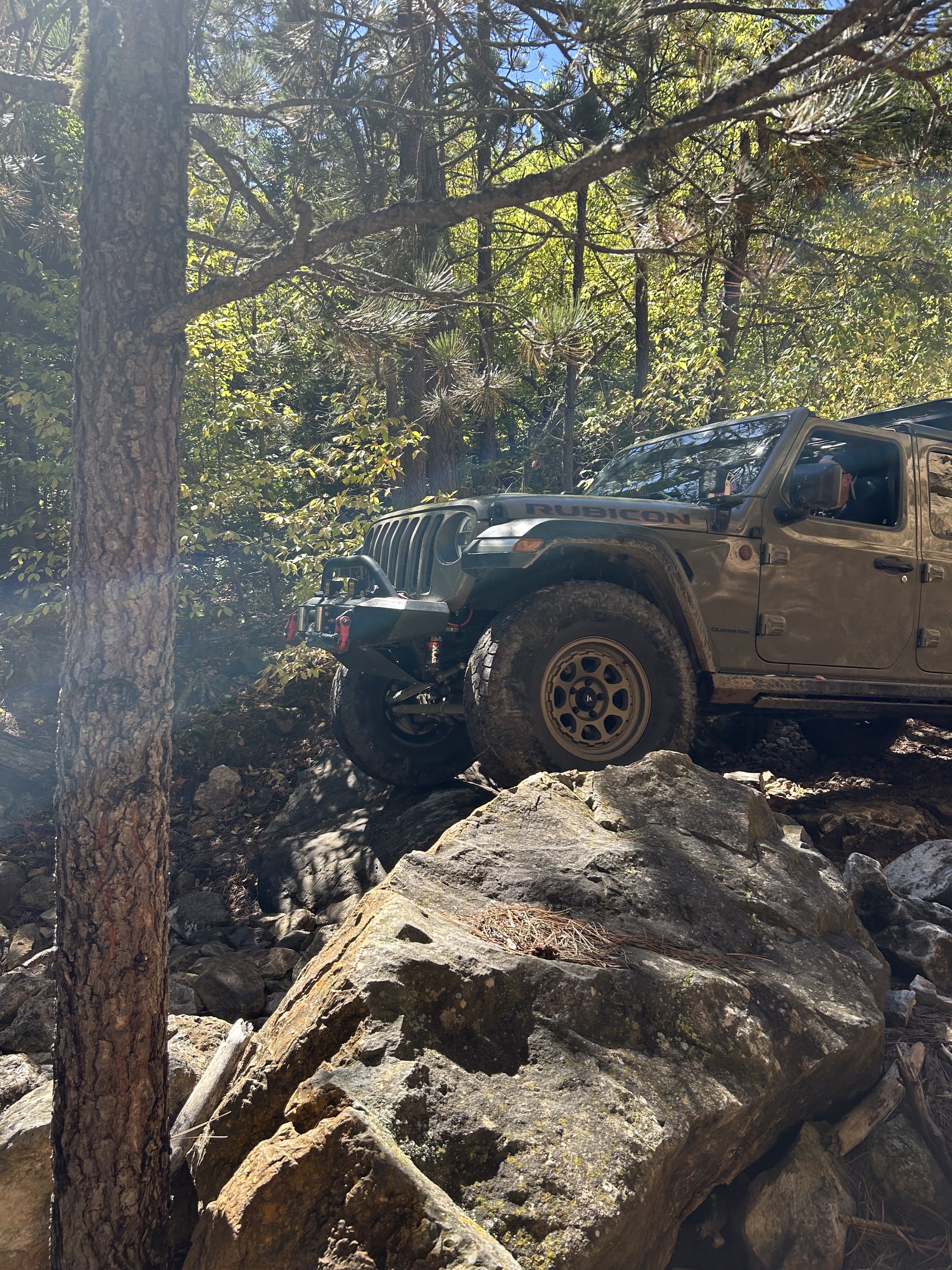 SD Wayfinder, a tan 2020 Jeep Gladiator on 37-inch tires with a 2.5-inch lift, photo 17 of 21