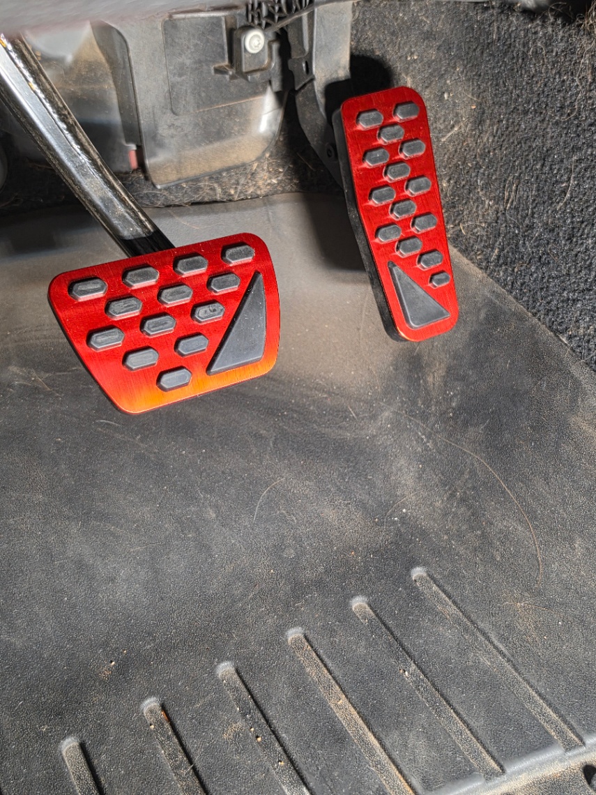 Queen of Hearts Jeep - 2021 Wrangler JL, a red 2021 Jeep Wrangler JL on 35-inch tires with a 2.5-inch lift, photo 10 of 10