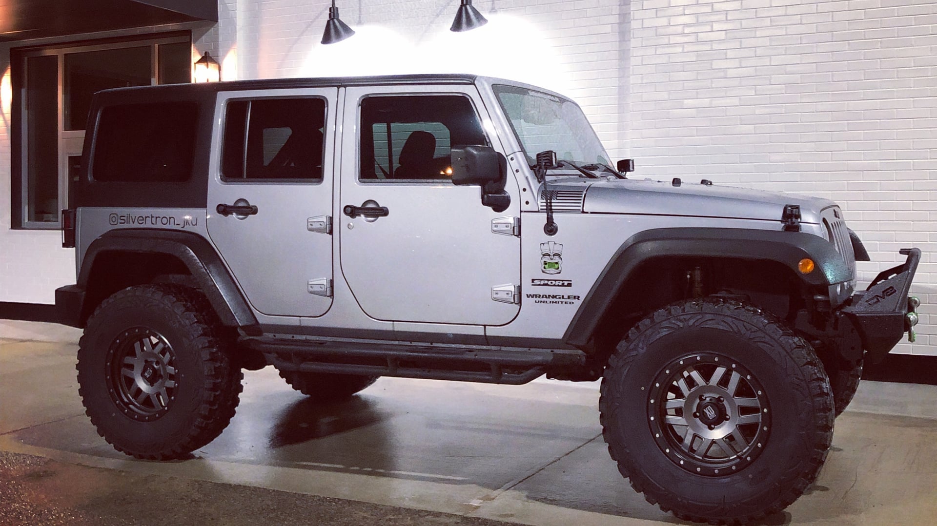 silvertron_jku, a silver 2014 Jeep Wrangler JKU on 37-inch tires with a 3.5-inch lift, photo 14 of 14
