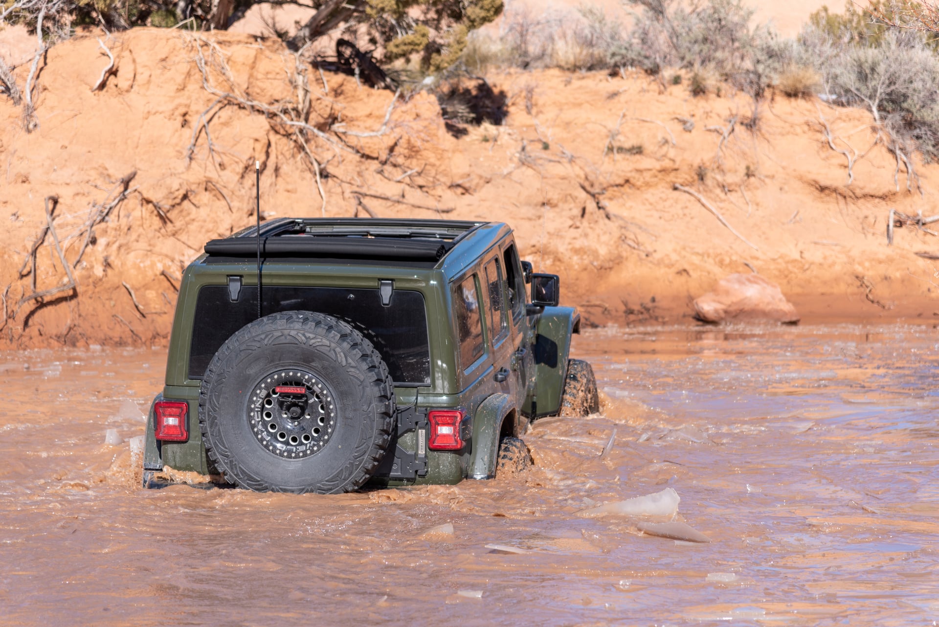SARG392, a green 2022 Jeep Wrangler JLU on 40-inch tires, photo 14 of 15