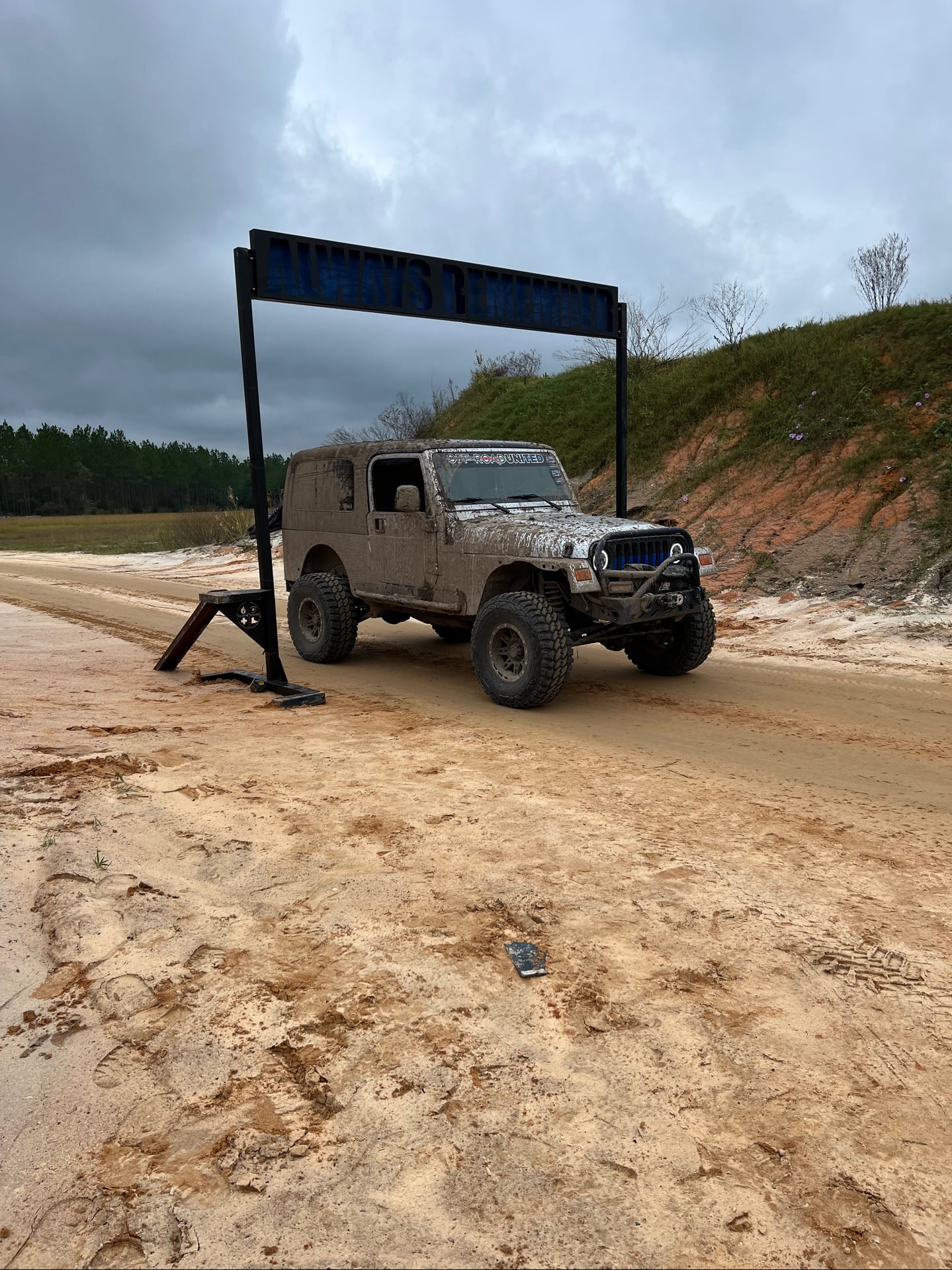 signal-41, a white 2005 Jeep Wrangler LJ with a 3.5-inch lift, photo 15 of 17