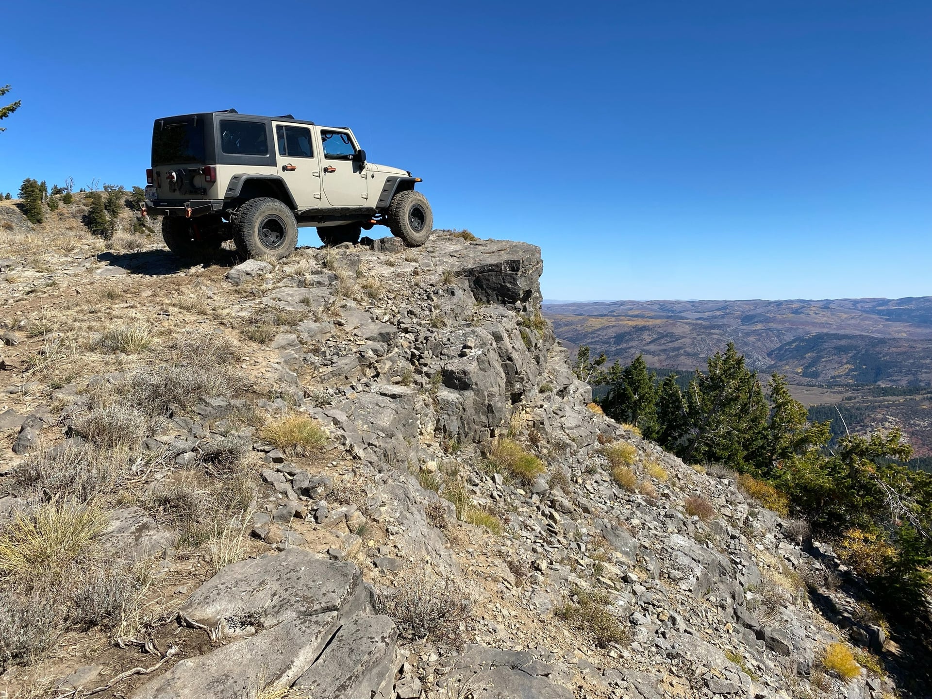 BUMPY, a tan 2018 Jeep Wrangler JKU on 40-inch tires with a 4.5-inch lift, photo 15 of 18