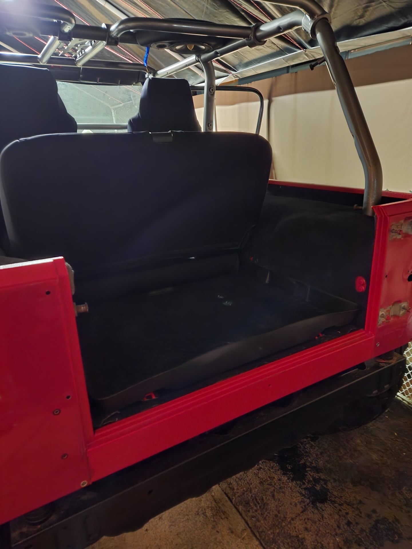 Gossamer, a red 2006 Jeep Wrangler LJ on 43-inch tires, photo 12 of 18