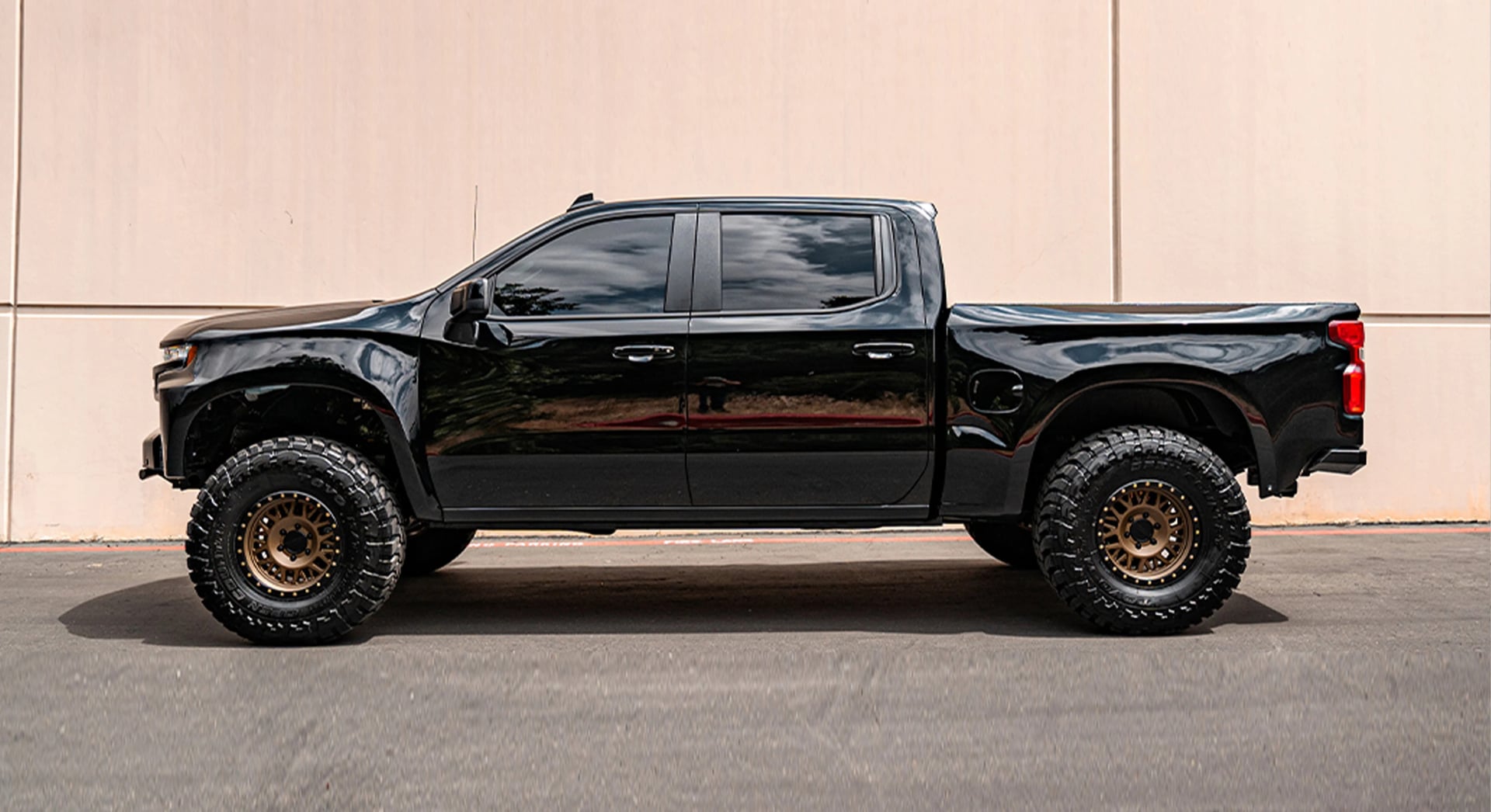 Dirt King 2022 Silverado 1500 photo 1