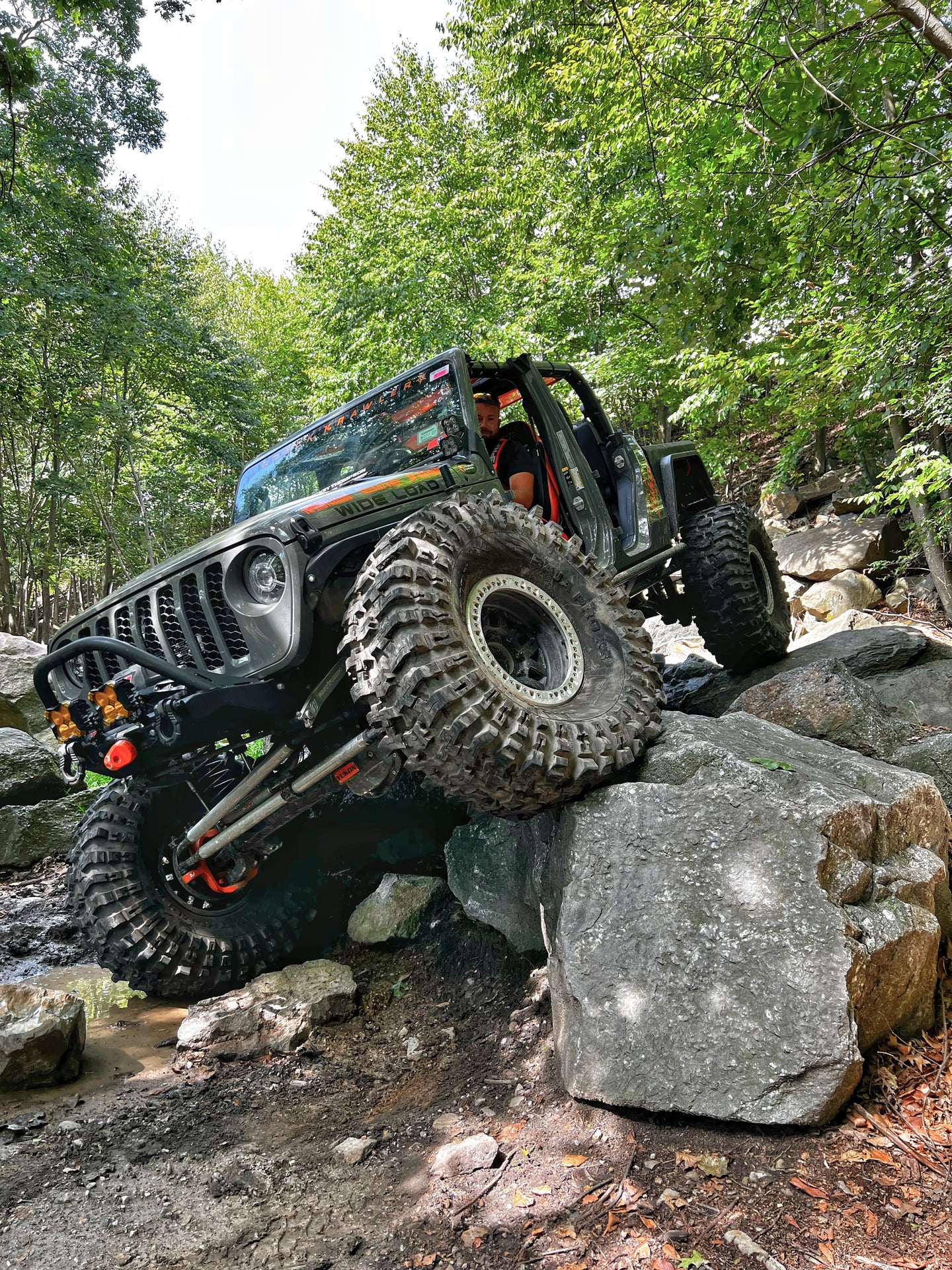WideLoad, a blue 2020 Jeep Gladiator JT on 43-inch tires, photo 16 of 17