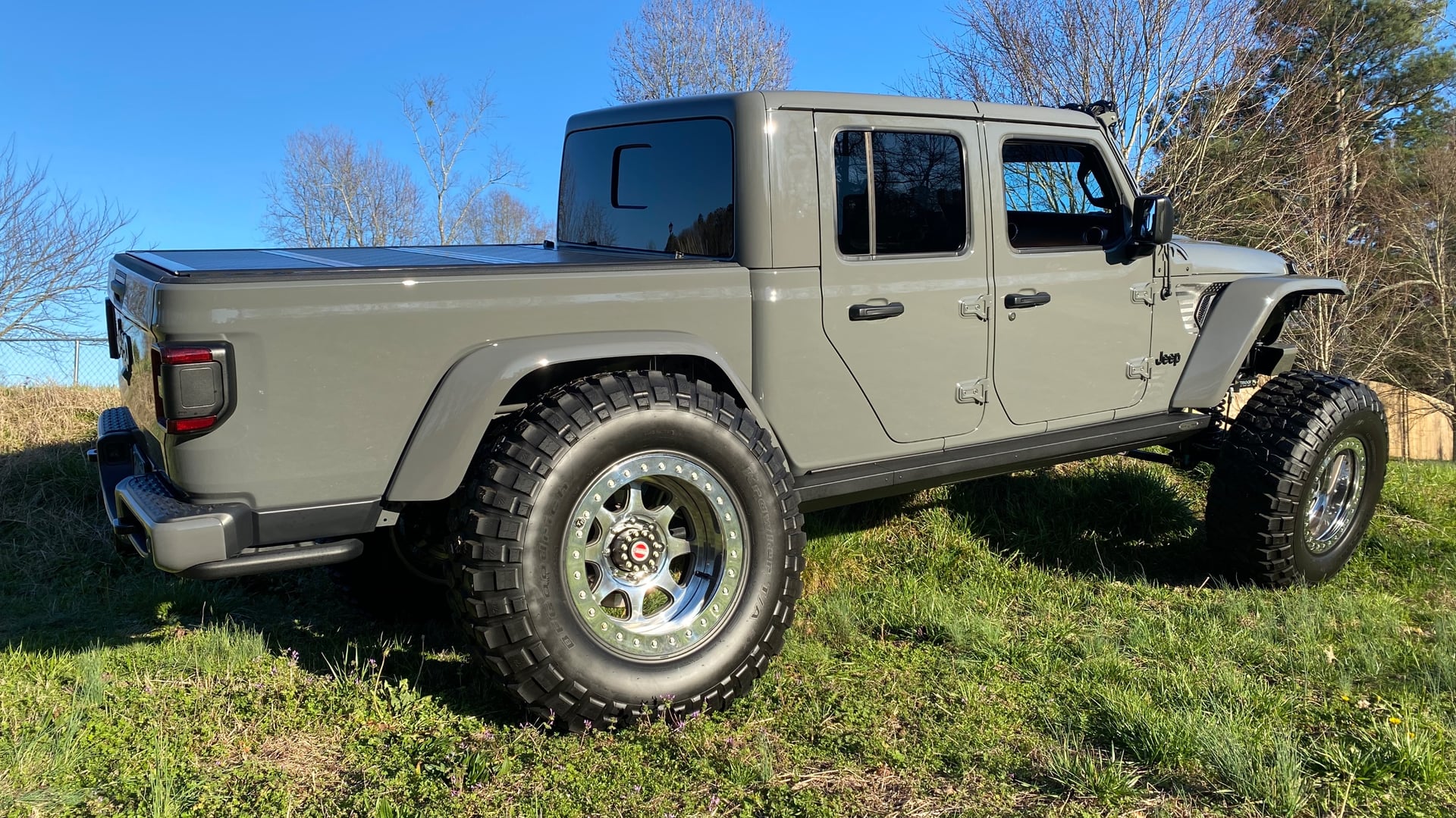 Project Irwin, a white 2020 Jeep Gladiator JT on 42-inch tires, photo 12 of 27