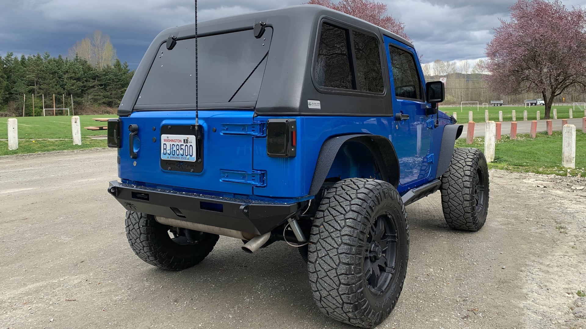 Some blue Jeep photo 14