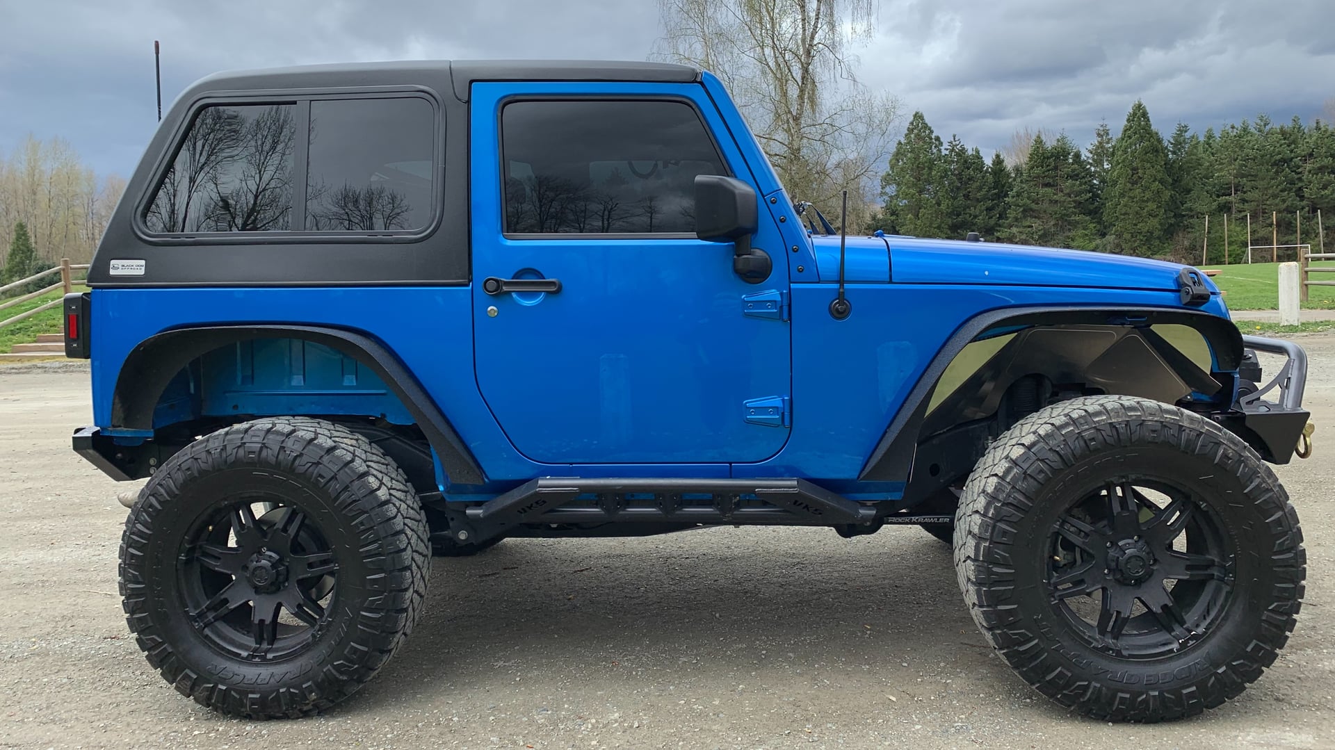 Some blue Jeep photo 13